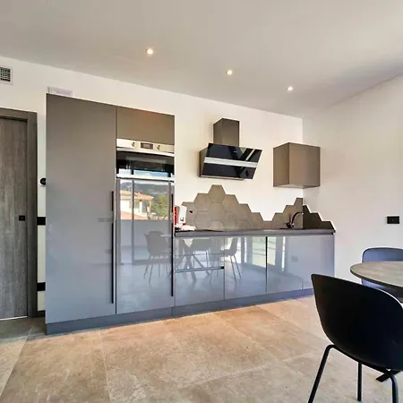 Apartmentsgarda アパート *