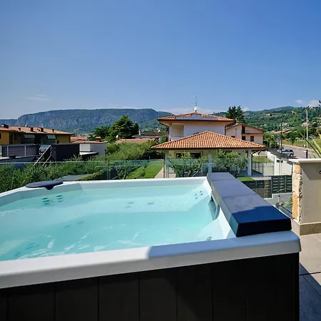 アパート Apartmentsgarda ガルダ