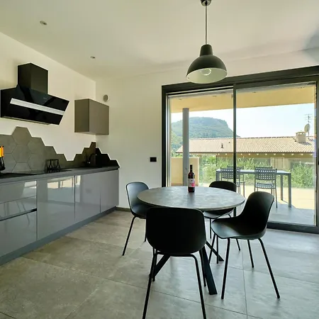 Apartmentsgarda アパート *