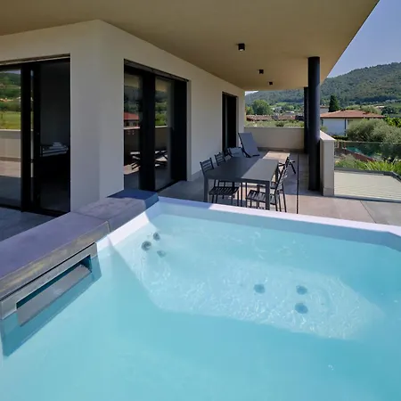 Apartmentsgarda アパート ガルダ