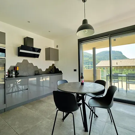 Apartmentsgarda アパート *